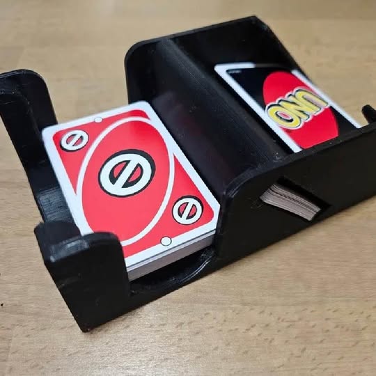 3D printed - Playing card dispenser